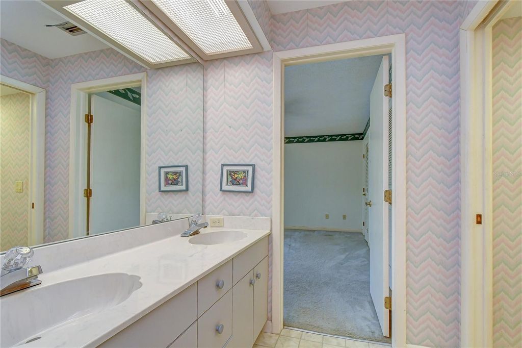 Image 35 of property listing at 914 S MILLER ROAD, Valrico, FL 33594