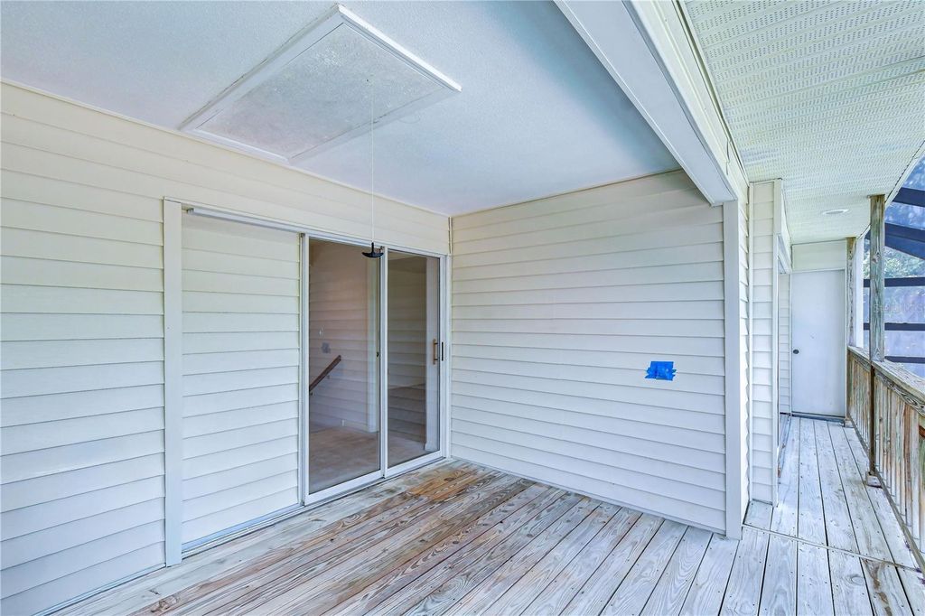 Image 36 of property listing at 914 S MILLER ROAD, Valrico, FL 33594