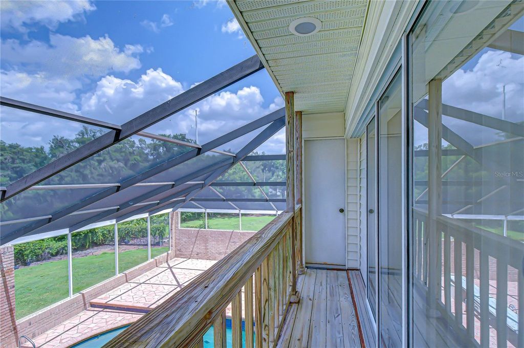 Image 37 of property listing at 914 S MILLER ROAD, Valrico, FL 33594