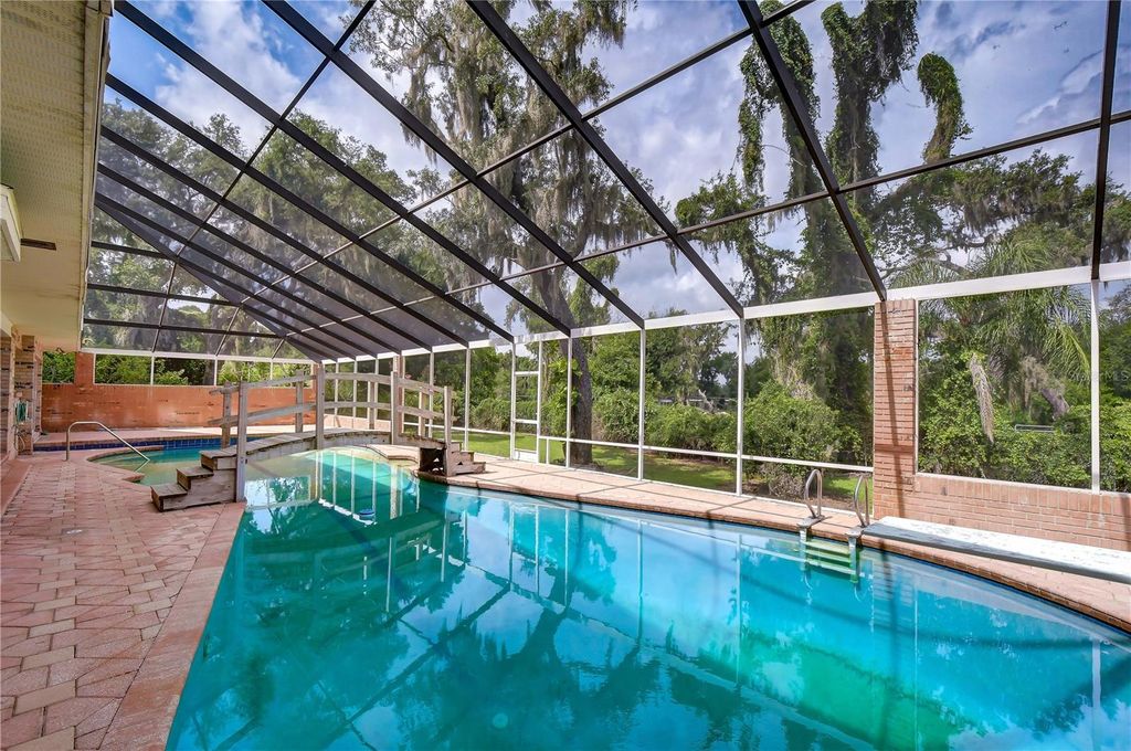 Image 40 of property listing at 914 S MILLER ROAD, Valrico, FL 33594