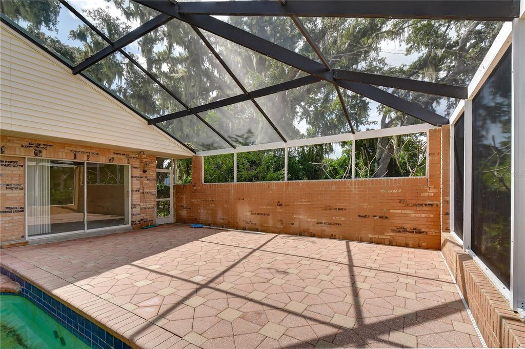 Image 41 of property listing at 914 S MILLER ROAD, Valrico, FL 33594