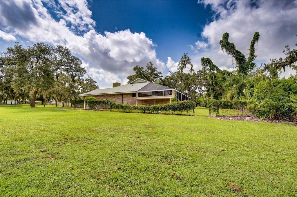 Image 42 of property listing at 914 S MILLER ROAD, Valrico, FL 33594