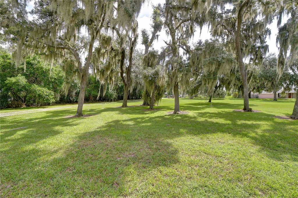 Image 43 of property listing at 914 S MILLER ROAD, Valrico, FL 33594