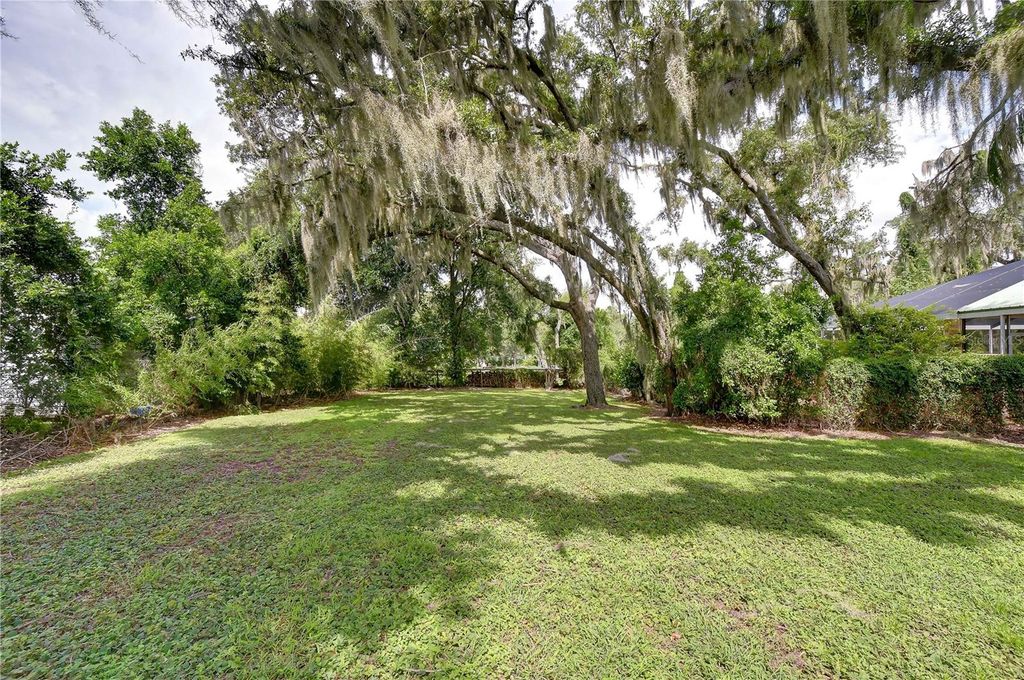Image 45 of property listing at 914 S MILLER ROAD, Valrico, FL 33594