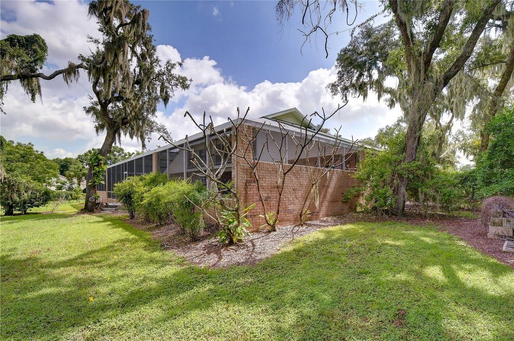 Image 46 of property listing at 914 S MILLER ROAD, Valrico, FL 33594