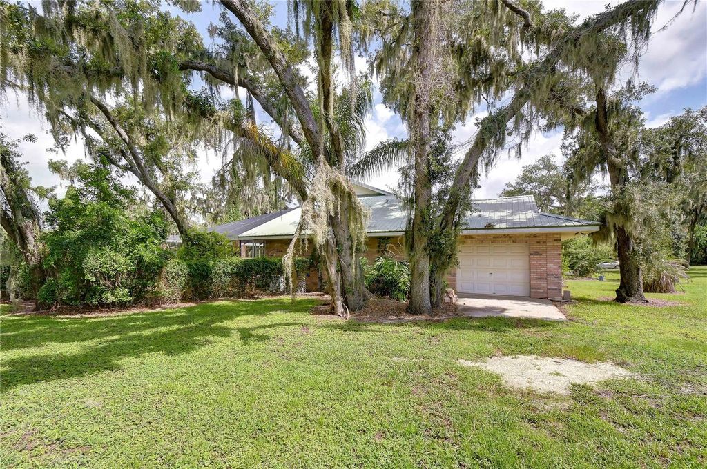 Image 47 of property listing at 914 S MILLER ROAD, Valrico, FL 33594