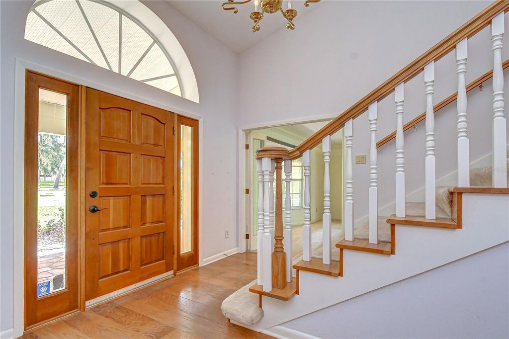 Image 7 of property listing at 914 S MILLER ROAD, Valrico, FL 33594