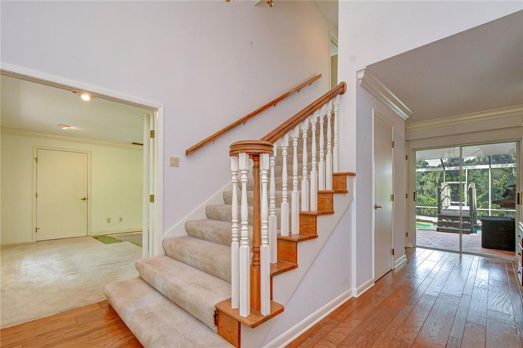 Image 8 of property listing at 914 S MILLER ROAD, Valrico, FL 33594