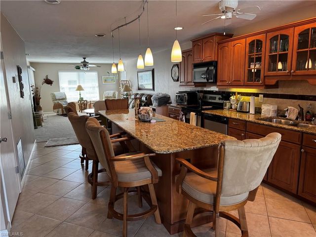 4417 Country Club BLVD B8, Cape Coral, FL 33904
