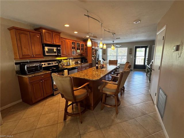 4417 Country Club BLVD B8, Cape Coral, FL 33904