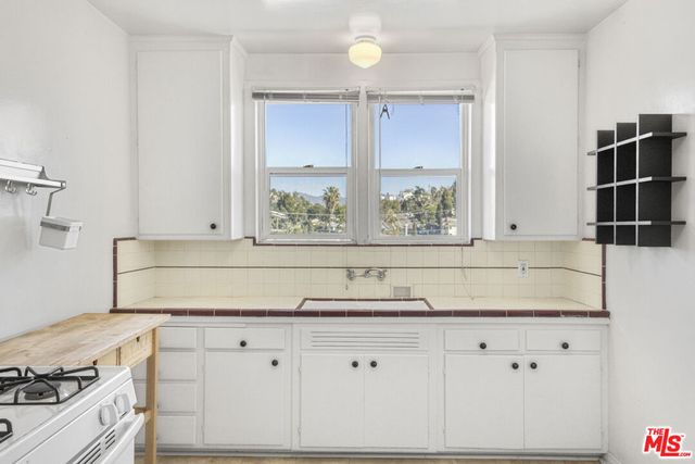 1437 Lucile Avenue, Los Angeles, CA 90026