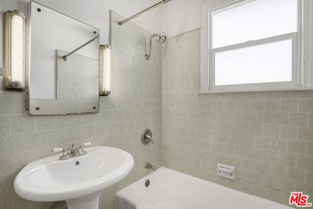 1437 Lucile Avenue, Los Angeles, CA 90026