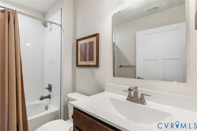 7735 Medalist Ln, New Kent, VA 23124