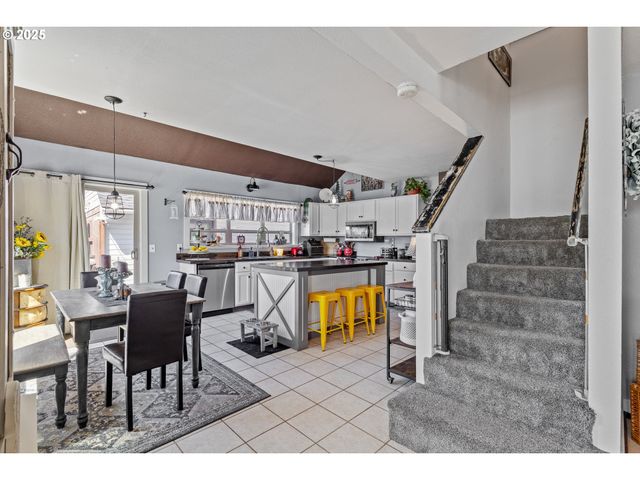 1753 20TH St, Myrtle Point, OR 97458