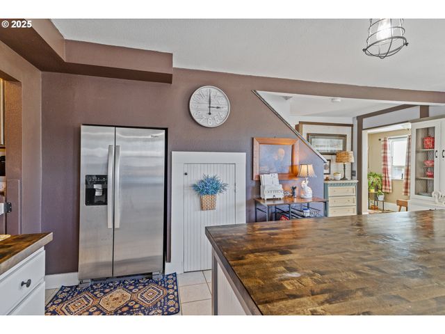 1753 20TH St, Myrtle Point, OR 97458