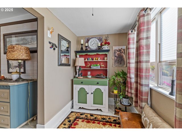 1753 20TH St, Myrtle Point, OR 97458