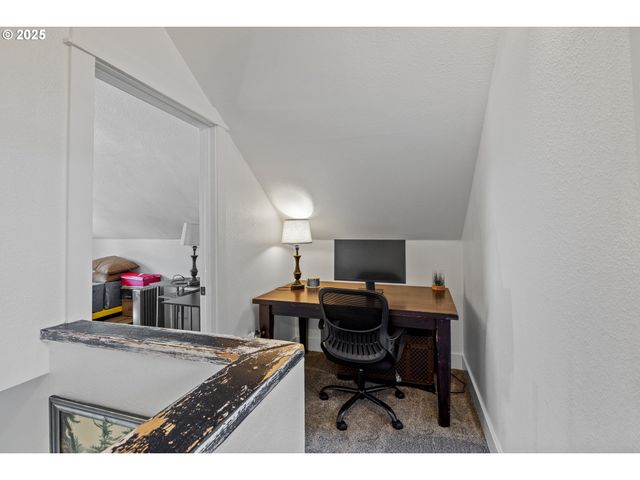 1753 20TH St, Myrtle Point, OR 97458