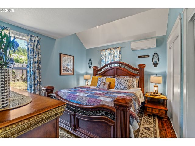 1753 20TH St, Myrtle Point, OR 97458