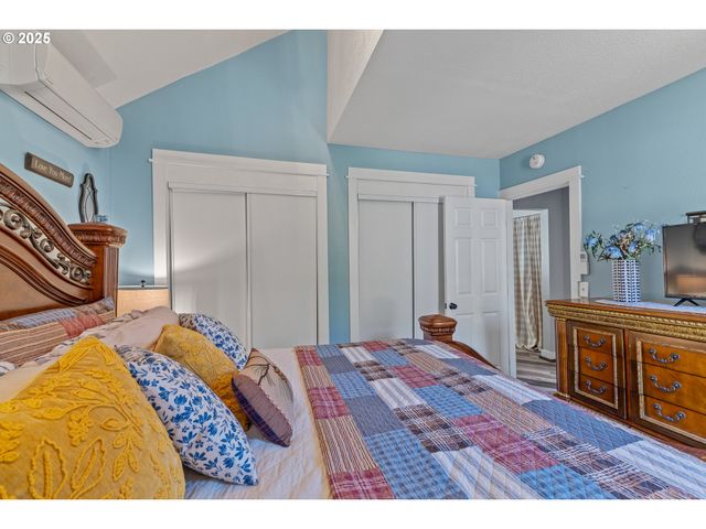 1753 20TH St, Myrtle Point, OR 97458