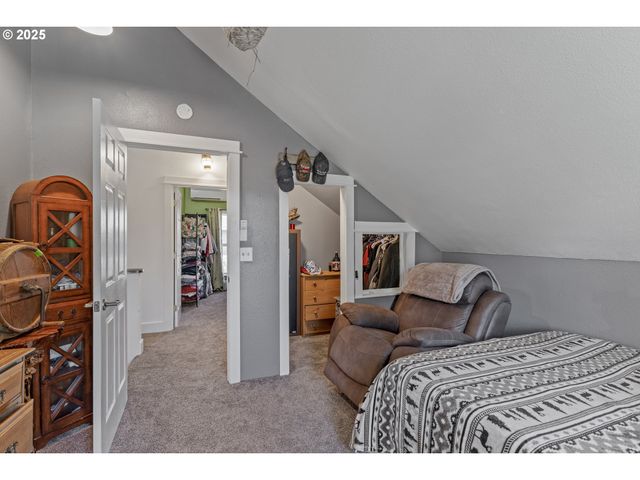 1753 20TH St, Myrtle Point, OR 97458