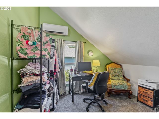 1753 20TH St, Myrtle Point, OR 97458