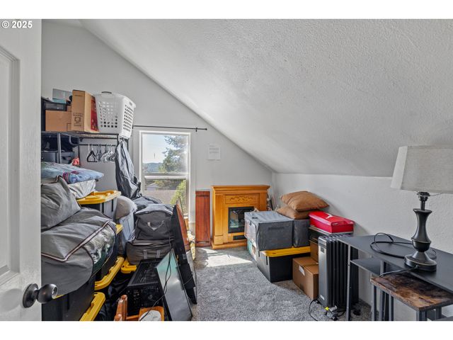 1753 20TH St, Myrtle Point, OR 97458