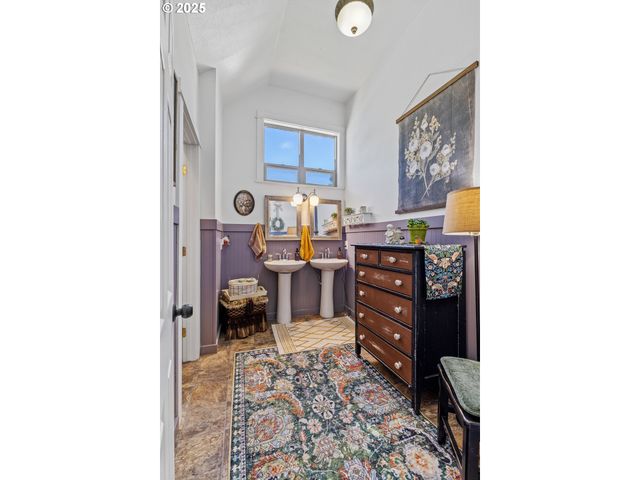 1753 20TH St, Myrtle Point, OR 97458