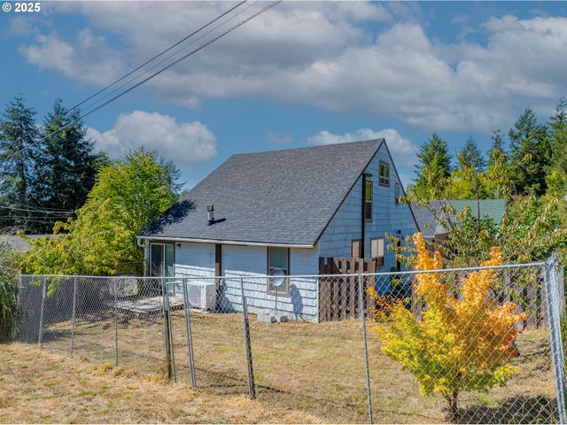 1753 20TH St, Myrtle Point, OR 97458