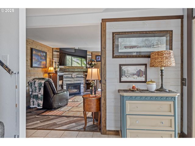 1753 20TH St, Myrtle Point, OR 97458