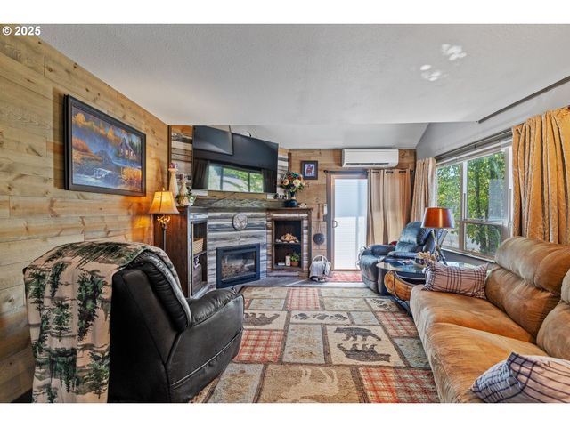 1753 20TH St, Myrtle Point, OR 97458