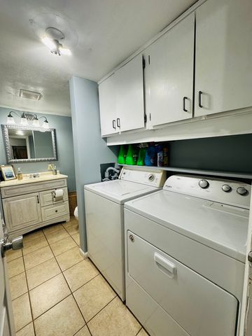 7500 Elmhurst Road 405, Des Plaines, IL 60018