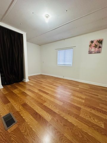 7500 Elmhurst Road 405, Des Plaines, IL 60018