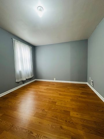 7500 Elmhurst Road 405, Des Plaines, IL 60018