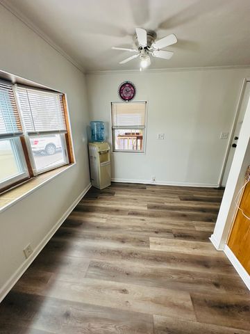 7500 Elmhurst Road 405, Des Plaines, IL 60018