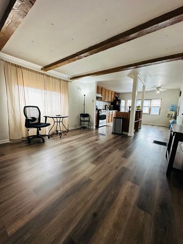 7500 Elmhurst Road 405, Des Plaines, IL 60018