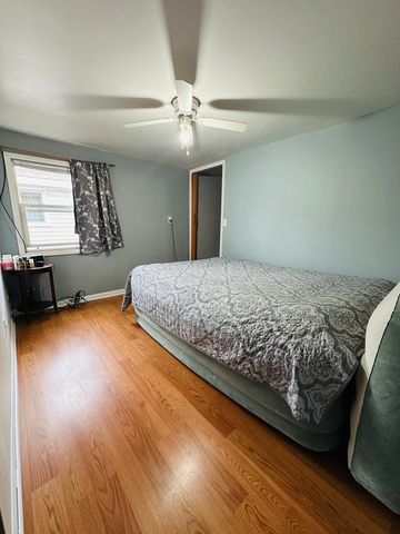 7500 Elmhurst Road 405, Des Plaines, IL 60018