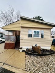 7500 Elmhurst Road 405, Des Plaines, IL 60018