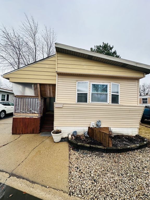 7500 Elmhurst Road 405, Des Plaines, IL 60018