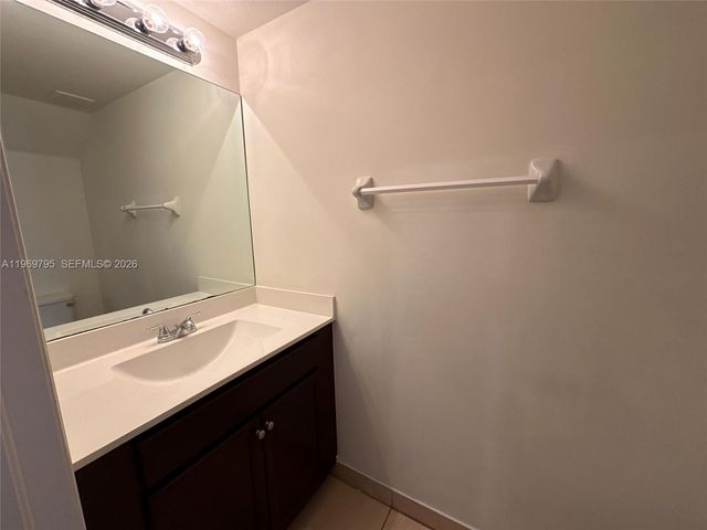 9374 W 32nd Ln, Hialeah, FL 33018
