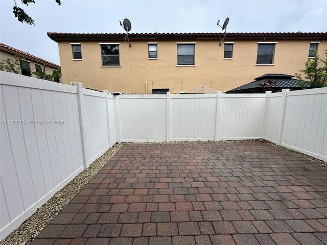 9374 W 32nd Ln, Hialeah, FL 33018