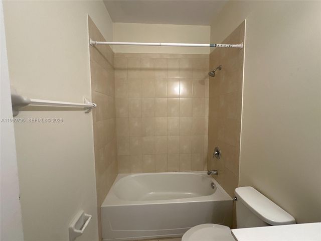 9374 W 32nd Ln, Hialeah, FL 33018