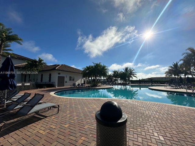 9374 W 32nd Ln, Hialeah, FL 33018