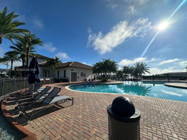 9374 W 32nd Ln, Hialeah, FL 33018