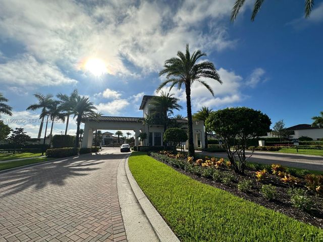 9374 W 32nd Ln, Hialeah, FL 33018