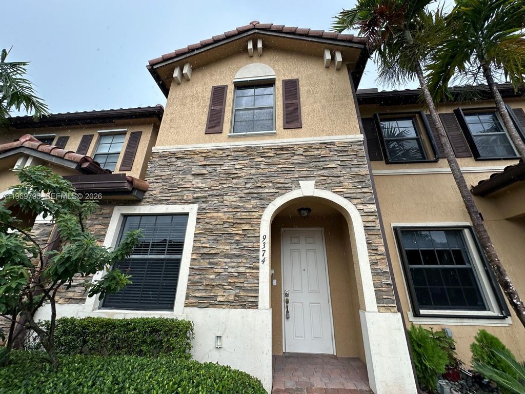 9374 W 32nd Ln, Hialeah, FL 33018