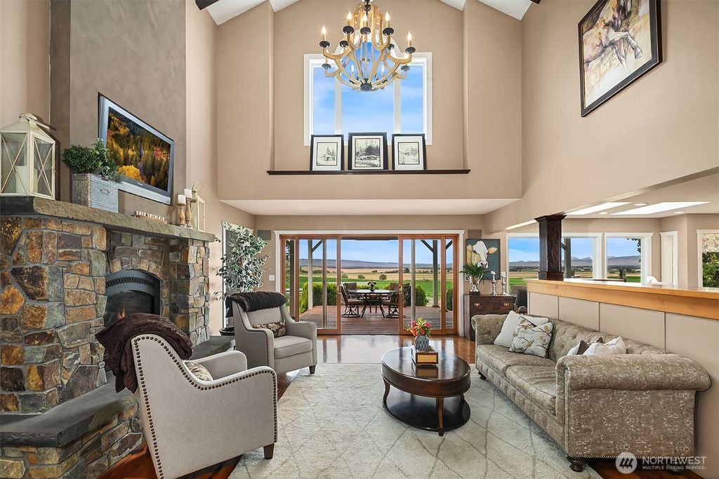 Image 12 of property listing at 1401 Emerson Road, Ellensburg, WA 98926