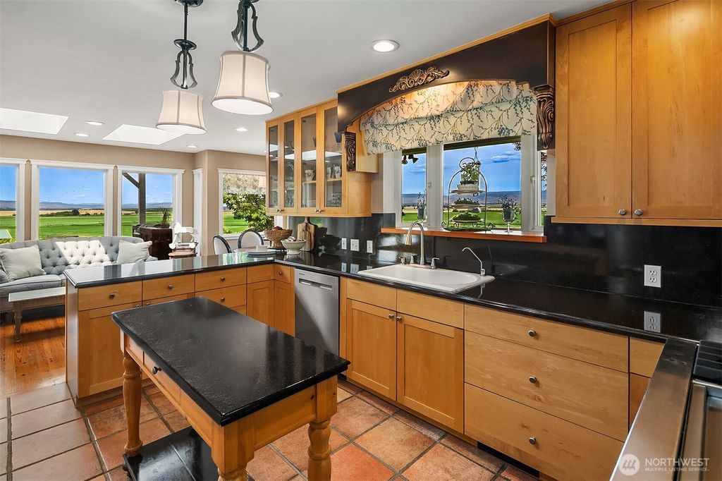 Image 16 of property listing at 1401 Emerson Road, Ellensburg, WA 98926