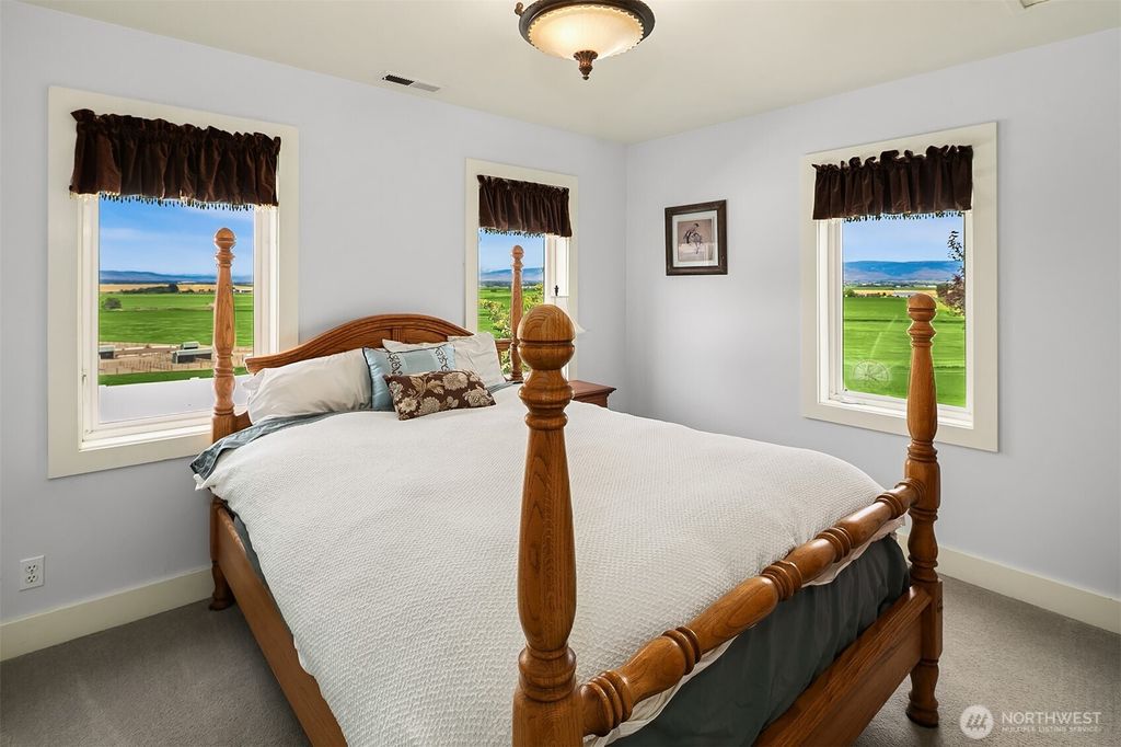 Image 24 of property listing at 1401 Emerson Road, Ellensburg, WA 98926