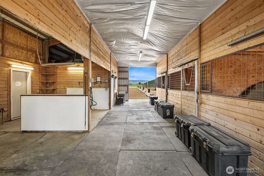 Image 32 of property listing at 1401 Emerson Road, Ellensburg, WA 98926