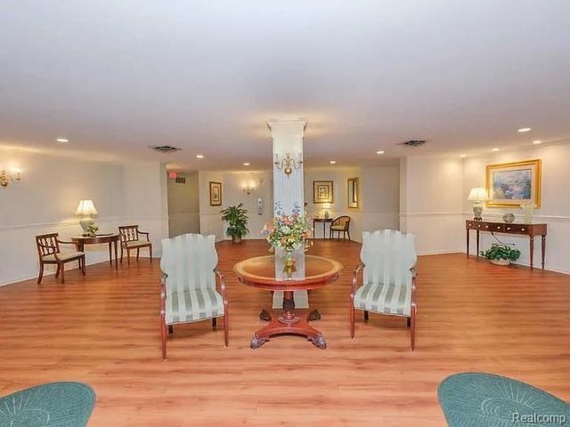 4040 Greenleaf Circle 110, Kalamazoo, MI 49008